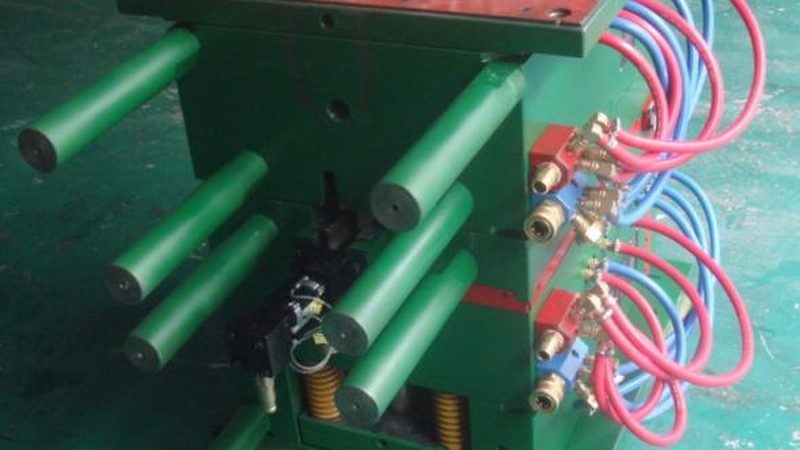 汽车双色内饰模具：揭秘其制造工艺与选型要点**