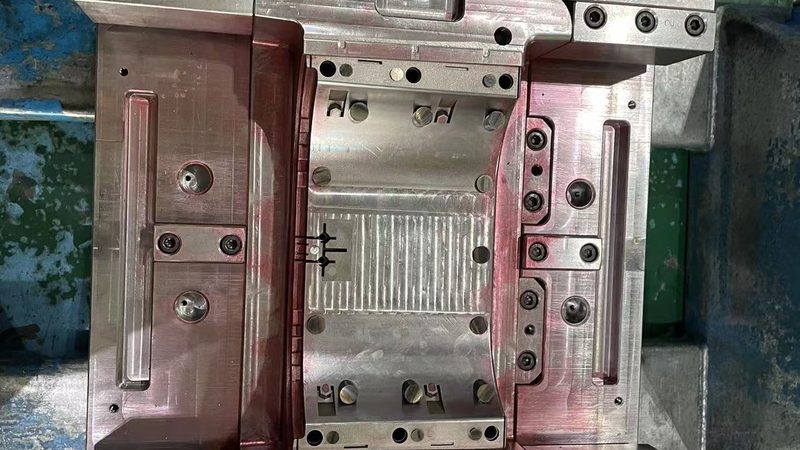 五金模具真空热处理：揭秘价格背后的秘密
